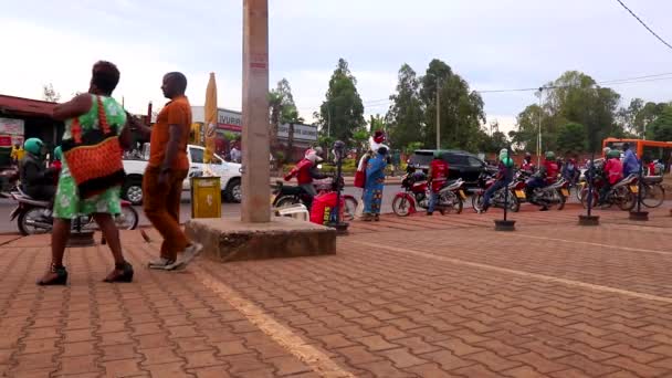 Oidentifierade Personer Kicukiro Marknaden Kigali Rwanda Mars 2019 — Stockvideo