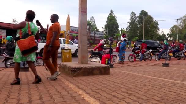 Oidentifierade Personer Kicukiro Marknaden Kigali Rwanda Mars 2019 — Stockvideo