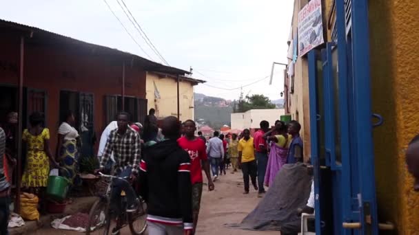 Oidentifierade Personer Kicukiro Marknaden Kigali Rwanda Mars 2019 — Stockvideo