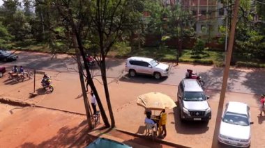 Doğu Afrika, Ruanda 'nın başkenti Kigali' nin Kicukiro ilçesinde yaklaşık Mart 2019 'da trafik vardı.