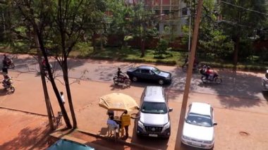 Doğu Afrika, Ruanda 'nın başkenti Kigali' nin Kicukiro ilçesinde yaklaşık Mart 2019 'da trafik vardı.