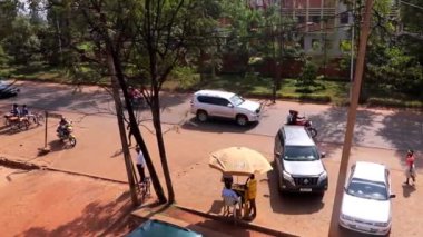 Doğu Afrika, Ruanda 'nın başkenti Kigali' nin Kicukiro ilçesinde yaklaşık Mart 2019 'da trafik vardı.