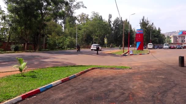 Straßenverkehr Bezirk Kicukiro Kigali Der Hauptstadt Ruandas Ostafrika März 2019 — Stockvideo