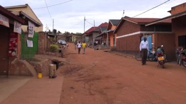 Doğu Afrika, Ruanda 'nın başkenti Kigali' nin Kicukiro ilçesinde yaklaşık Mart 2019 'da trafik vardı.
