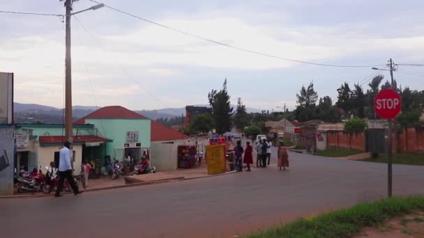 Pessoas Edifícios Não Identificados Distrito Kicukiro Kigali Capital Ruanda África — Vídeo de Stock