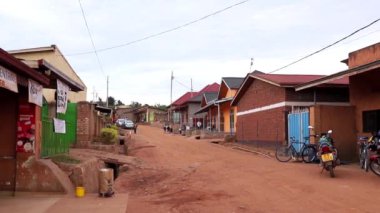 Doğu Afrika, Ruanda 'nın başkenti Kigali' nin Kicukiro ilçesinde yaklaşık Mart 2019 'da trafik vardı.