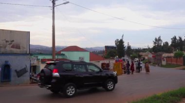 Doğu Afrika, Ruanda 'nın başkenti Kigali' nin Kicukiro ilçesinde yaklaşık Mart 2019 'da trafik vardı.