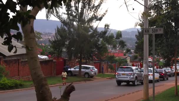 Straßenverkehr Bezirk Kicukiro Kigali Der Hauptstadt Ruandas Ostafrika März 2019 — Stockvideo