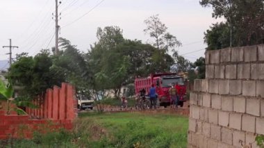 Kimliği belirsiz insanlar ve Doğu Afrika 'nın başkenti Kigali' deki Nyanza Dağı trafiği Mart 2019 dolaylarında gerçekleşti.