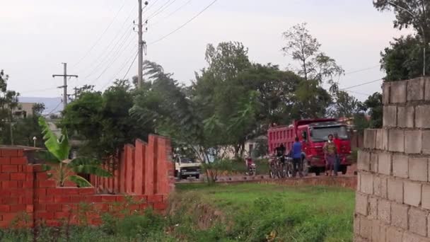 Unidentified People Traffic Nyanza Mountain Kigali Capital Rwanda East Africa — Stock Video