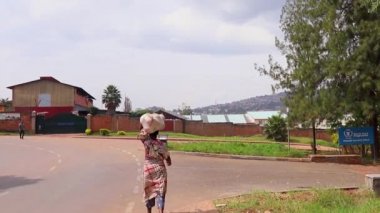 Mart 2019 'da Kigali, Ruanda' daki Ziniya Pazarı 'nda trafik vardı.