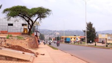 Mart 2019 'da Kigali, Ruanda' da Sonatube Yolu 'nda trafik vardı.