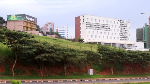 Tráfico Por Carretera Carretera Que Conduce Centro Ciudad Kigali Capital — Vídeos de Stock