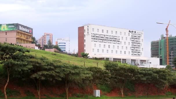 Straßenverkehr Auf Der Straße Zum Stadtzentrum Kigali Der Hauptstadt Ruandas — Stockvideo