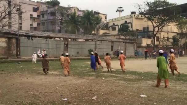 Oidentifierade Barn Och Ungdomar Lekplatsen Shyamoli Området Dhaka Bangladesh Huvudstad — Stockvideo