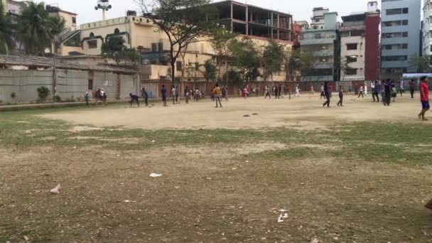 Непізнані Діти Молодь Дитячому Майданчику Районі Шямолі Столиці Бангладеш — стокове відео