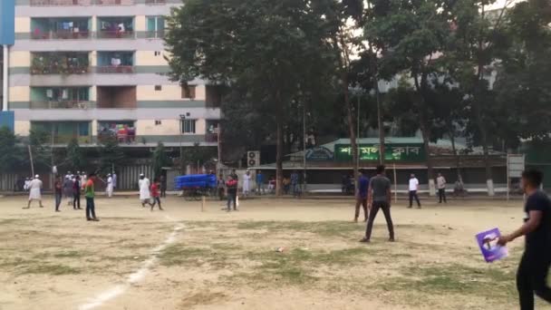 Unbekannte Kinder Und Jugendliche Auf Dem Spielplatz Shyamoli Viertel Von — Stockvideo