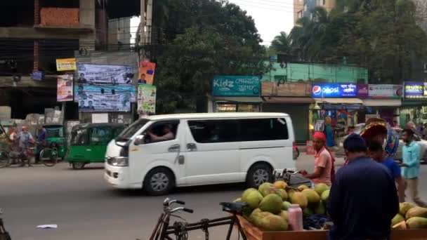 Unbekannte Und Straßenverkehr Auf Der Ringstraße Bezirk Adabor Von Dhaka — Stockvideo