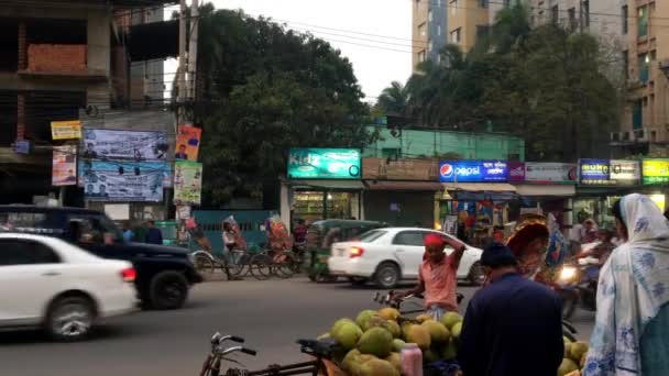 Pessoas Não Identificadas Tráfego Rua Ring Road Distrito Adabor Daca — Vídeo de Stock