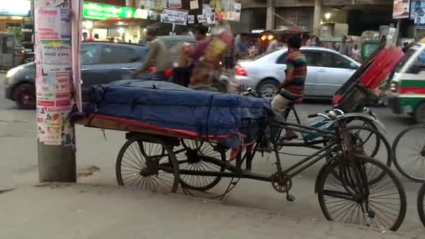 Unbekannte Und Straßenverkehr Auf Der Ringstraße Bezirk Adabor Von Dhaka — Stockvideo