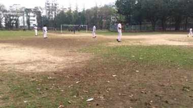 Bangladeş 'in başkenti Muhammed Dhaka' daki Dhaka Konut Model Koleji 'nde genç öğrencilerin faaliyetleri yaklaşık olarak Şubat 2019' da başladı..