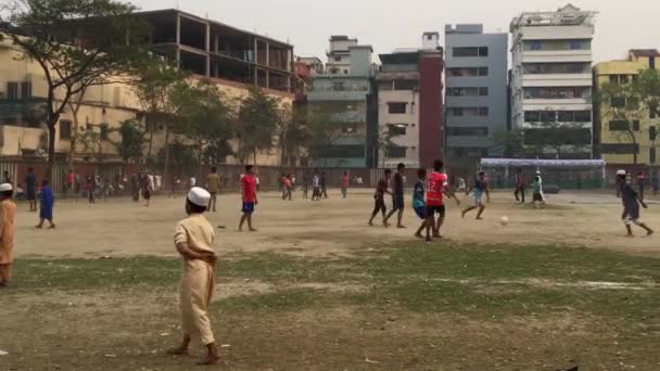 Neidentifikované Děti Mládež Hřišti Oblasti Shyamoli Dháce Hlavním Městě Bangladéše — Stock video