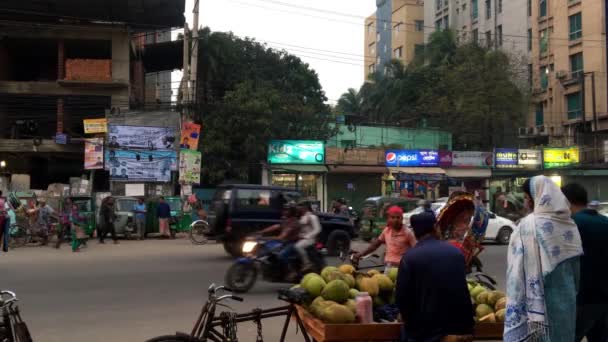 Azonosítatlan Személyek Utcai Forgalom Ring Road Dhaka Adabor Kerületében Banglades — Stock videók