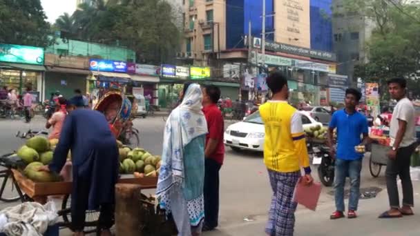 Pessoas Não Identificadas Tráfego Rua Ring Road Distrito Adabor Daca — Vídeo de Stock