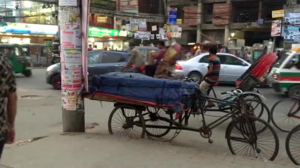 Unbekannte Und Straßenverkehr Auf Der Ringstraße Bezirk Adabor Von Dhaka — Stockvideo