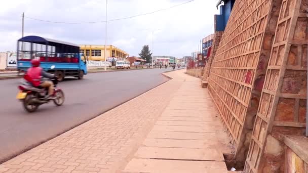 ルワンダのキガリで3月の2019でのSonatube Roadの道路交通 — ストック動画