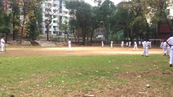Неизвестные Студенты Играющие Футбол Дакке Жилой Образцовый Колледж Мохаммадпуре Дакка — стоковое видео