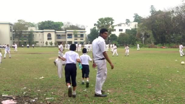 Estudiantes Identificados Jugando Fútbol Dhaka Residential Model College Mohammadpur Dhaka — Vídeo de stock