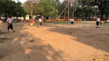 Bangladeş 'in başkenti Muhammed Dhaka' daki Dhaka Konut Model Koleji 'nde genç öğrencilerin faaliyetleri yaklaşık olarak Şubat 2019' da başladı..