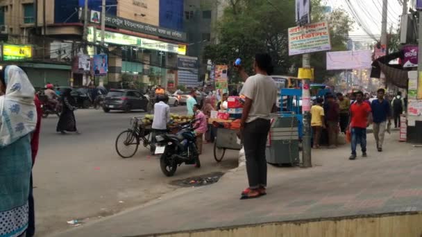 Neidentifikovaní Lidé Pouliční Doprava Ring Road Okrese Adabor Dháce Hlavním — Stock video