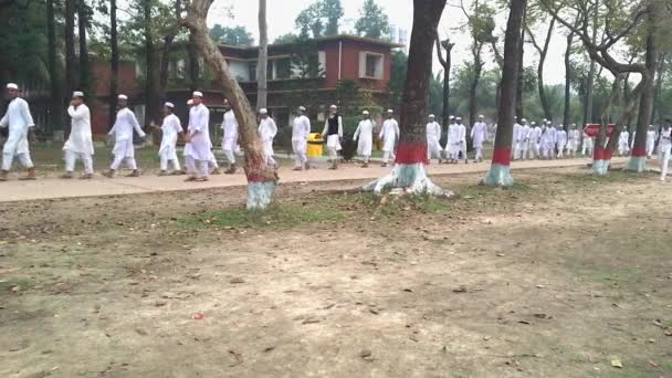 Die Studenten Auf Dem Campus Des Dhaka Residential Model College — Stockvideo