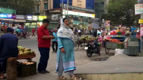 Niezidentyfikowane Osoby Ruch Uliczny Obwodnicy Dzielnicy Adabor Dhace Stolicy Bangladeszu — Wideo stockowe