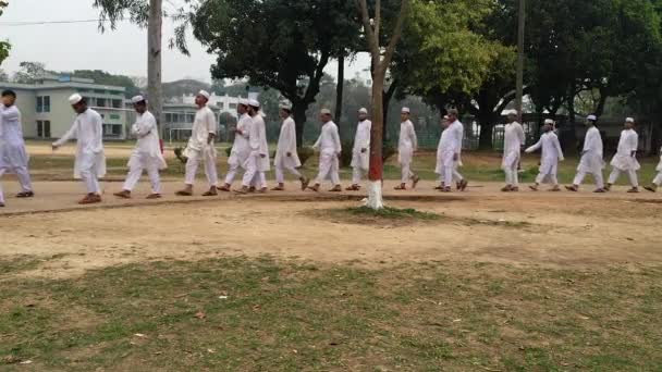 Die Studenten Auf Dem Campus Des Dhaka Residential Model College — Stockvideo