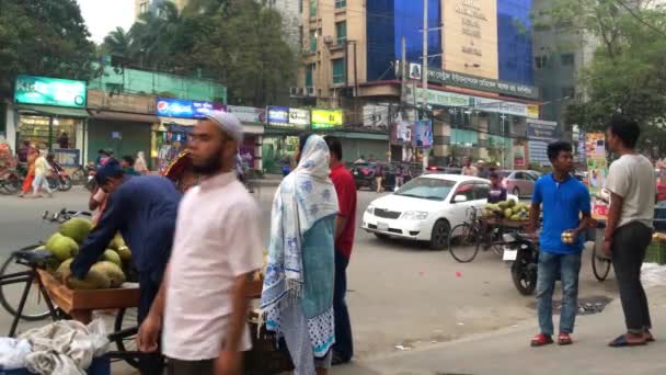Pessoas Não Identificadas Tráfego Rua Ring Road Distrito Adabor Daca — Vídeo de Stock