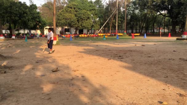 Estudiantes Identificados Jugando Cricket Dhaka Residential Model College Mohammadpur Dhaka — Vídeos de Stock