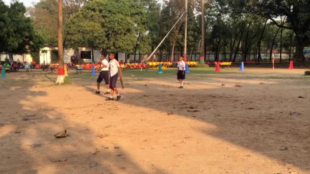 Unidentified Students Playing Cricket Dhaka Residential Model College Mohammadpur Dhaka — Stock Video