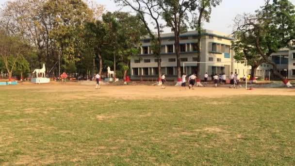 Niezidentyfikowani Studenci Grający Piłkę Nożną Dhaka Residential Model College Mohammadpur — Wideo stockowe