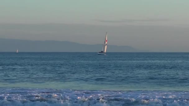 Segelyachten Vom Twin Lakes Beach Bei Sonnenuntergang Santa Cruz Kalifornien — Stockvideo