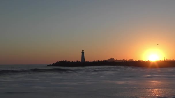 Santa Cruz Breakwater Aka Walton Lighthouse Sunset Seen Twin Lakes — Vídeo de Stock