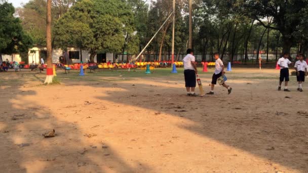 Fiatal Diákok Szabadtéri Tevékenységei Dhaka Lakómodell Főiskolán Mohammadpurban Dhakában Banglades — Stock videók