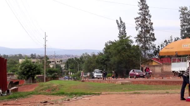 Άγνωστα Άτομα Και Κυκλοφορία Στο Βουνό Nyanza Στο Κιγκάλι Την — Αρχείο Βίντεο