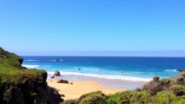 Pasifik Okyanusu Big Sur bölgesinde, Calla Lilly Vadisi, Kaliforniya, ABD