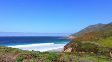 Pasifik Okyanusu Big Sur bölgesinde, Calla Lilly Vadisi, Kaliforniya, ABD
