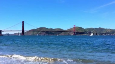Golden Gate Köprüsü, Chrissy, California, ABD 'den görülmektedir.