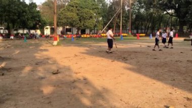 Bangladeş 'in başkenti Muhammed Dhaka' daki Dhaka Konut Model Koleji 'nde genç öğrencilerin faaliyetleri yaklaşık olarak Şubat 2019' da başladı..