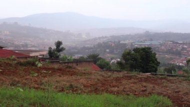 Ruanda 'nın başkenti Kigali' nin Doğu Afrika 'daki Nyanza Dağı' ndan görünüşü, yaklaşık Mart 2019.